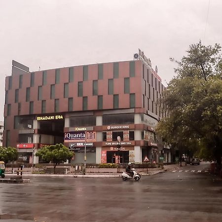 Zip By Spree Hotels Surat Bagian luar foto