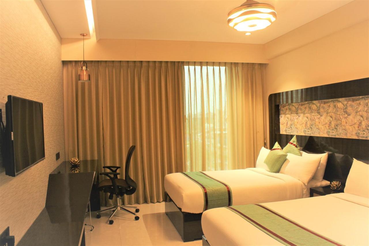 Zip By Spree Hotels Surat Bagian luar foto