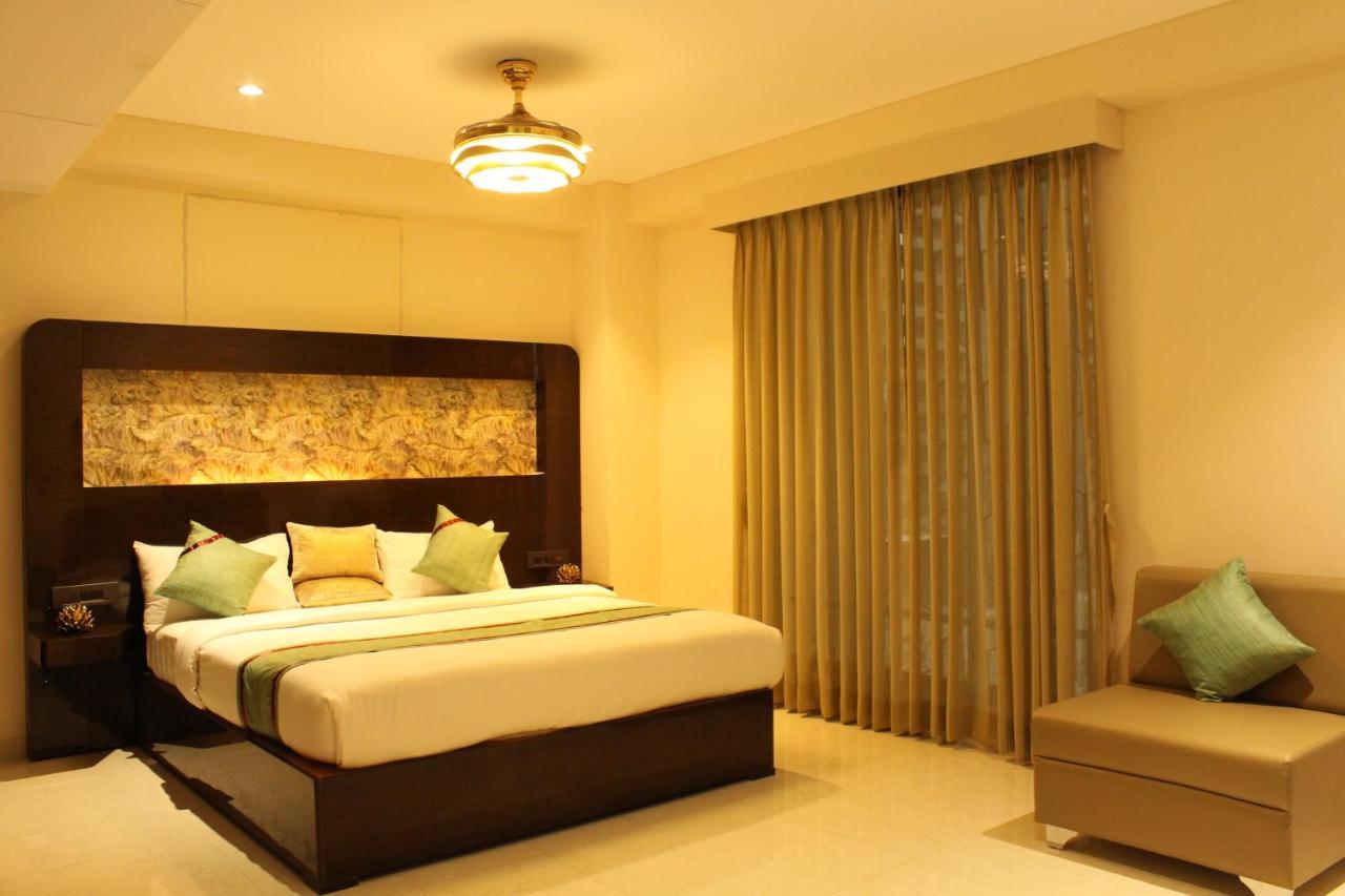 Zip By Spree Hotels Surat Bagian luar foto