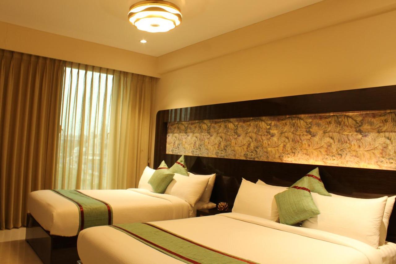 Zip By Spree Hotels Surat Bagian luar foto
