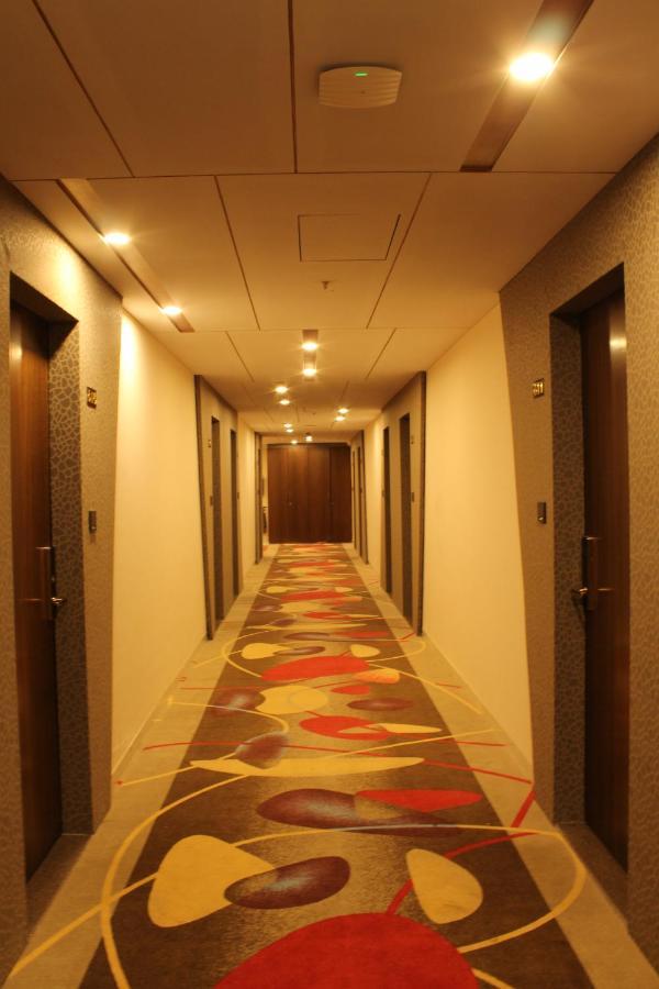 Zip By Spree Hotels Surat Bagian luar foto