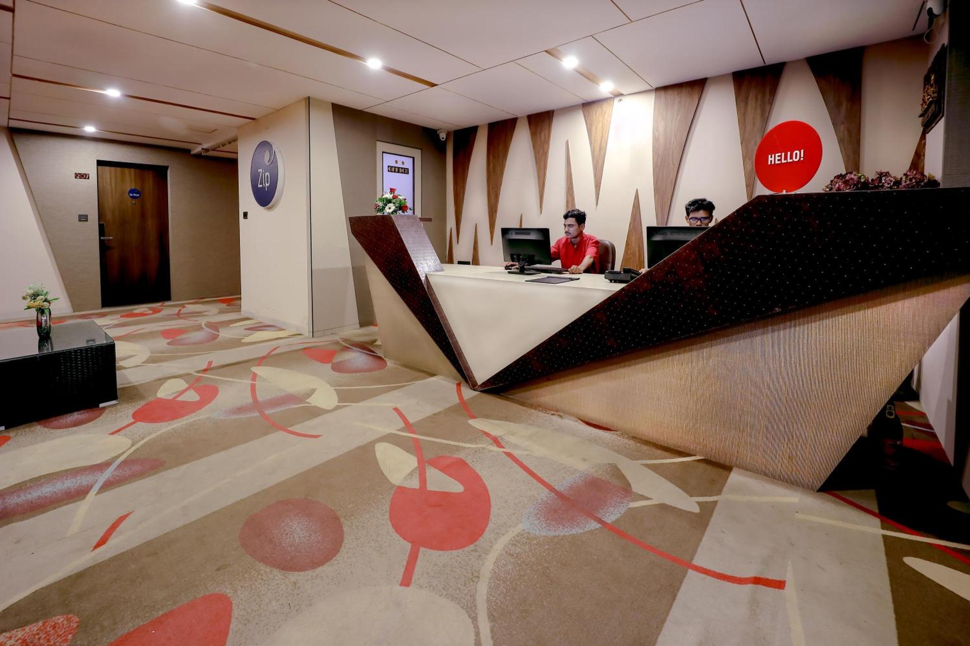 Zip By Spree Hotels Surat Bagian luar foto