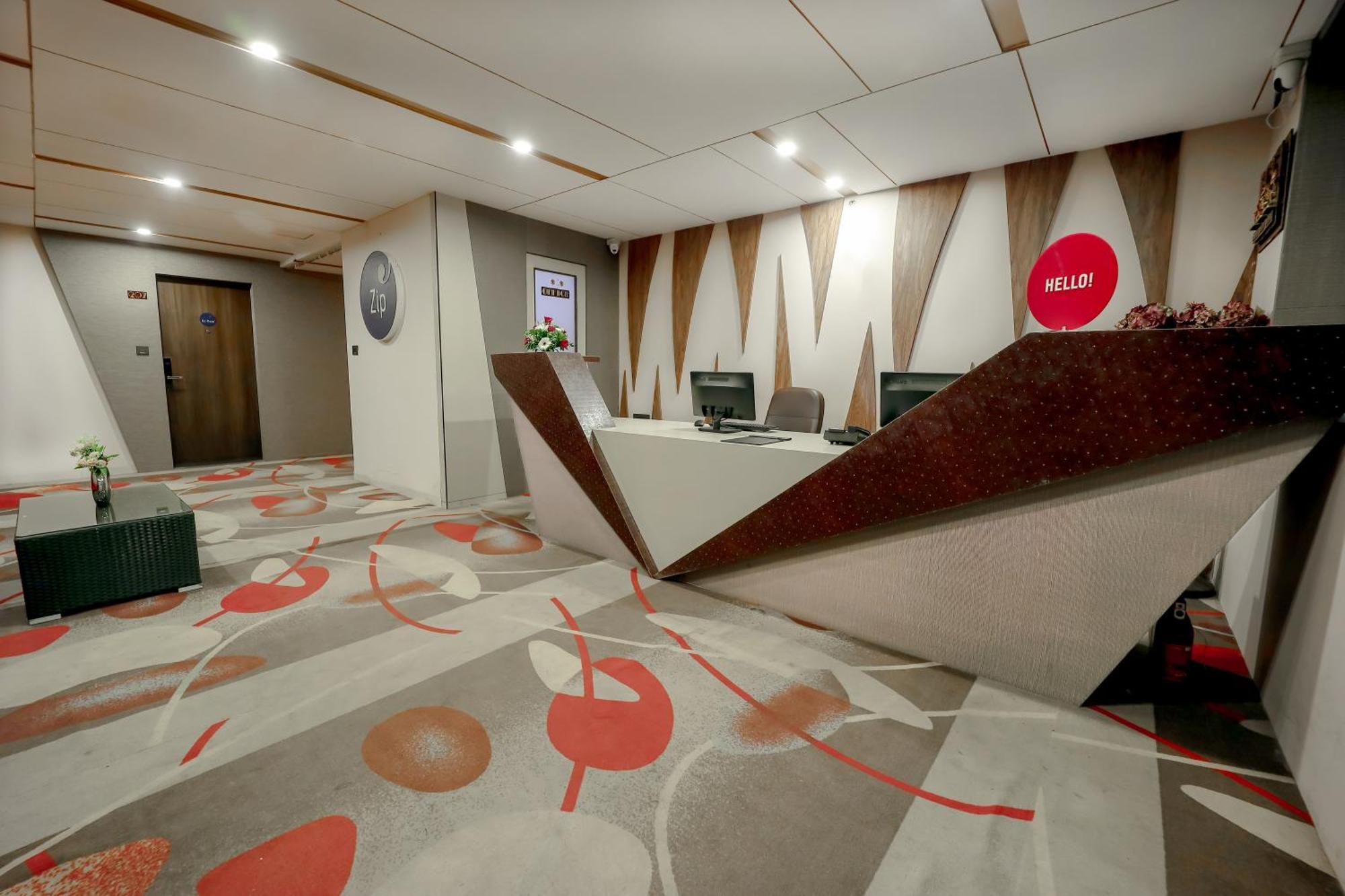 Zip By Spree Hotels Surat Bagian luar foto