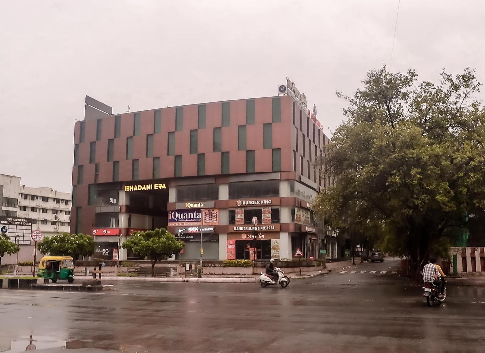 Zip By Spree Hotels Surat Bagian luar foto