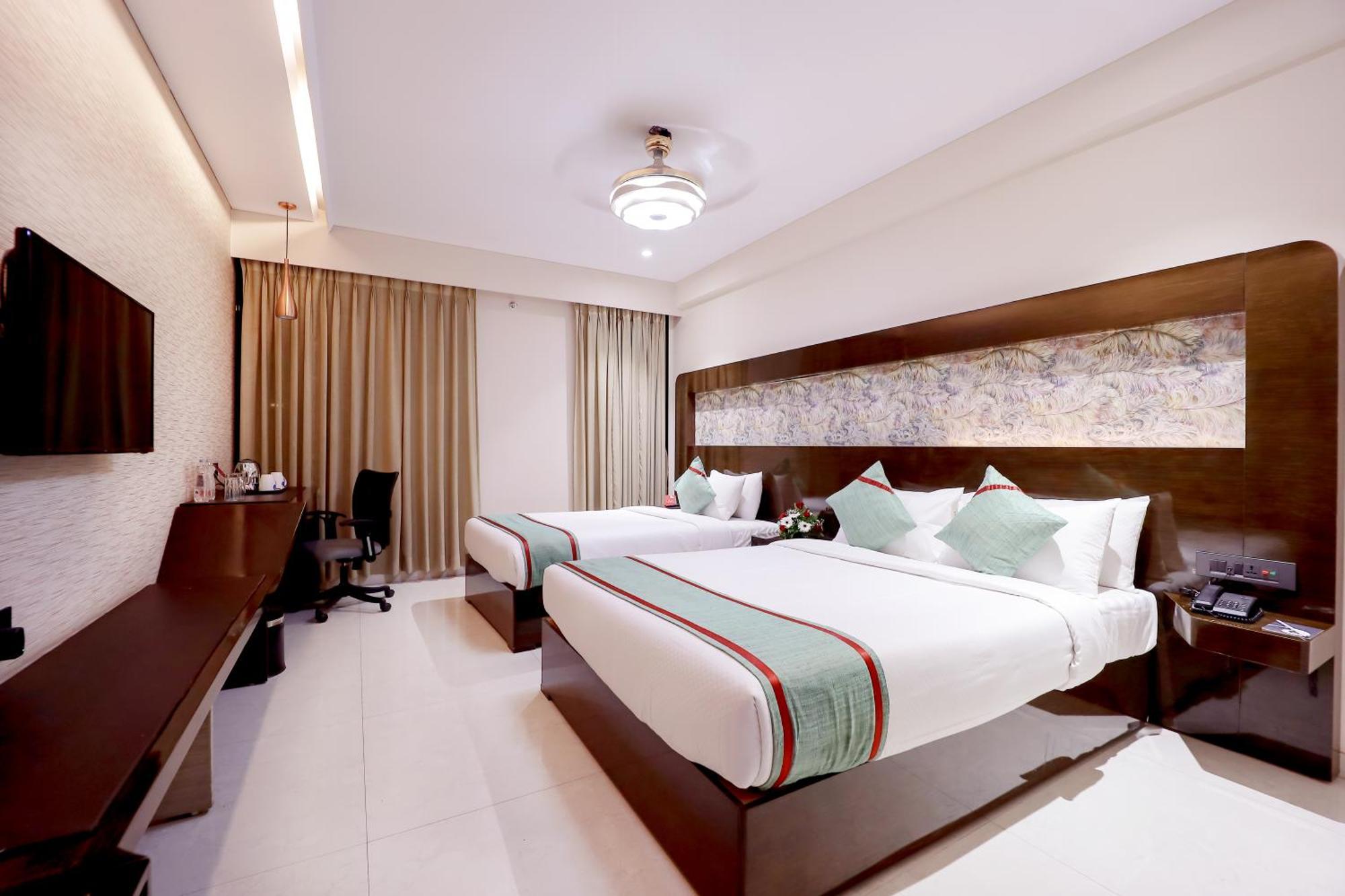 Zip By Spree Hotels Surat Bagian luar foto