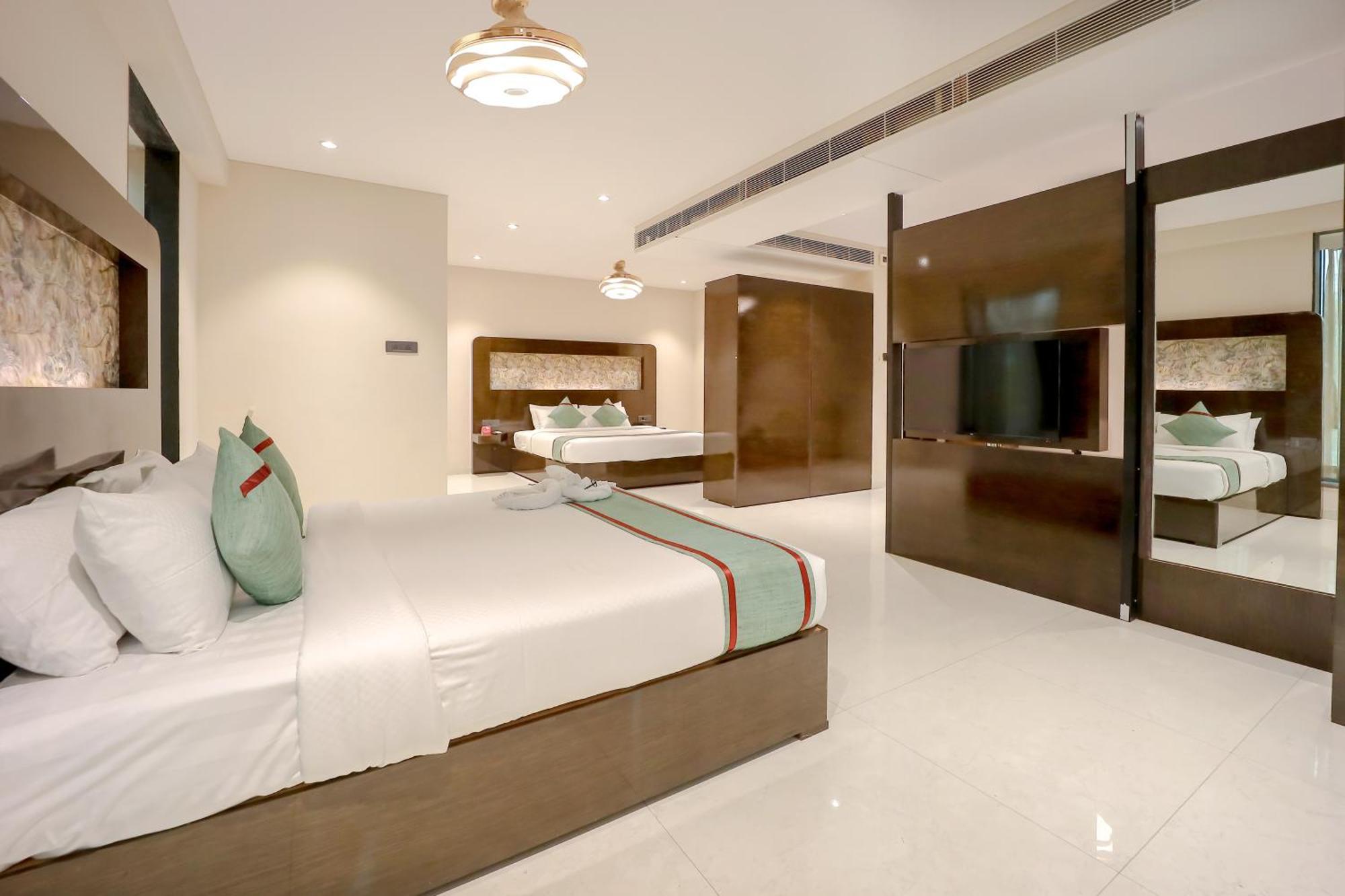 Zip By Spree Hotels Surat Bagian luar foto