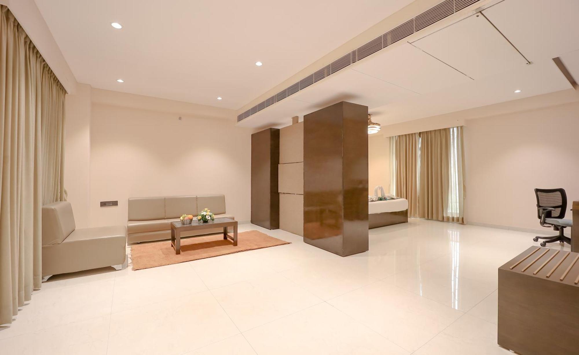 Zip By Spree Hotels Surat Bagian luar foto