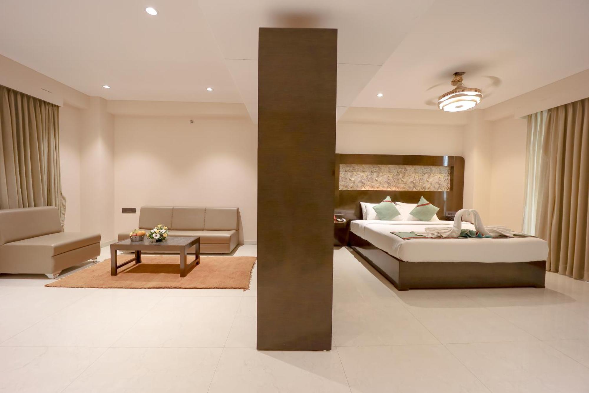 Zip By Spree Hotels Surat Bagian luar foto